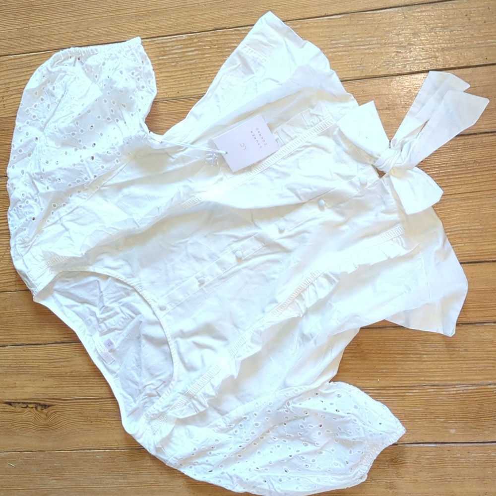 NWT-💖Lauren Conrad White top with Eyelet and Tie at Waist❤️